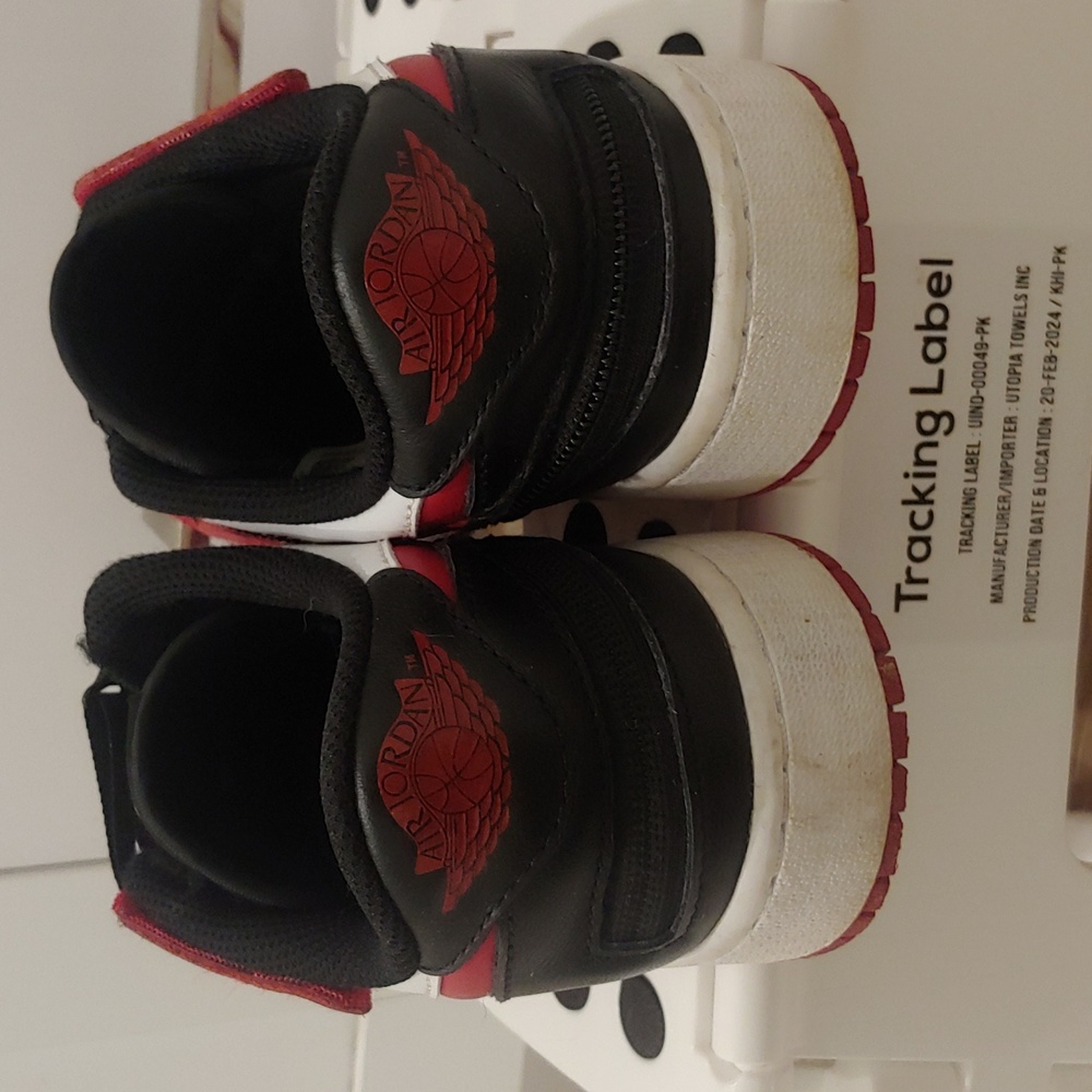 Nike Air Jordon 1 Low FlyEase - Picture 4 of 7